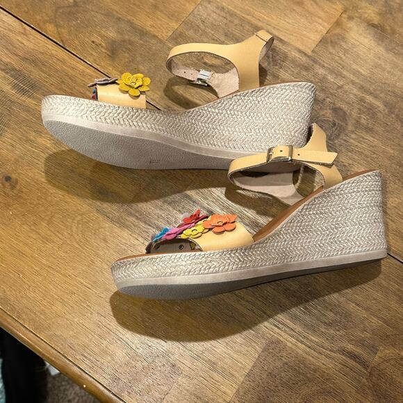 Sophia Milano Sandals 9.5 Ankle Straps Multicolor Leather Wedge Buckle Flowers - Picture 5 of 7